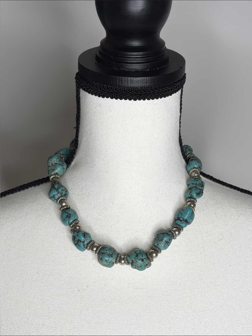 Chunky Turquoise-Style Statement Beaded Necklace 18"